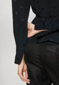 Selected Femme Slfludwika Maglietta A Manica LungaBlack Donna T-shirt E Top SE521E0UZ-Q11 -Vendite Next 75f670231e8b4ec5ac349fcfdae0210e