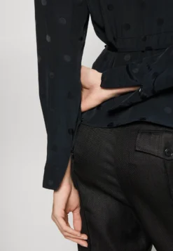 Selected Femme Slfludwika Maglietta A Manica LungaBlack Donna T-shirt E Top SE521E0UZ-Q11 -Vendite Next 75f670231e8b4ec5ac349fcfdae0210e scaled