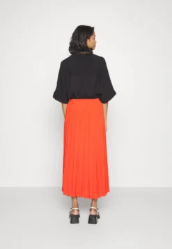B.young Bydeson Skirt - Gonna A Campana - Aurora Red -Vendite Next 7abeb1ef4664429f9b899a2438b13324 scaled
