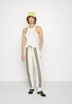 Adidas Originals Adicolor 70S PantsPantaloni SportiviWhite Donna Pantaloni AD121A1EV-A11 -Vendite Next 7f1a711104974fa8a0001ff166cd8aa3