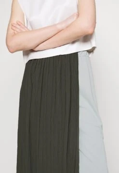 Max Mara Leisure FootingGonna A CampanaVerde Salvia Donna Gonne M1X21B017-B11 -Vendite Next 7f29d9929d6b4d94983fcacc1083be0f