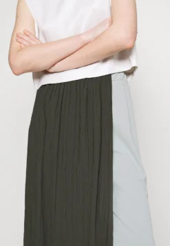 Max Mara Leisure FootingGonna A CampanaVerde Salvia Donna Gonne M1X21B017-B11 -Vendite Next 7f29d9929d6b4d94983fcacc1083be0f scaled