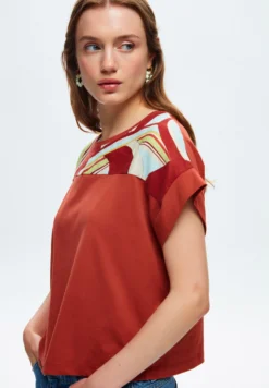 PatternedT-Shirt Con StampaBrown Donna T-shirt E Top ADK21D01U-O11 -Vendite Next 7fce87ebc553486a8d4156bb303802db scaled