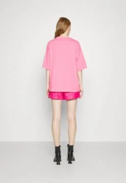 Chiara Ferragni MaglietteT-Shirt Con StampaPink Donna T-shirt E Top CHV21D02D-K11 7 Chiara Ferragni MaglietteT-Shirt Con StampaPink Donna T-shirt E Top CHV21D02D-K11 -Vendite Next 80769f4536ed4ae4ad9dd710301b09b0