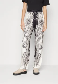 AllSaints Tyler Pattie TrousersPantaloniEcru White Donna Pantaloni A0Q21A03Z-A11 -Vendite Next 815c03c2e13644589261bddfb99c70bc scaled