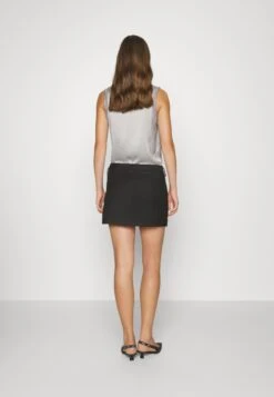 DRYKORN JeffaGonna A CampanaBlack Donna Gonne DR221B036-Q11 -Vendite Next 816d440465ad4330bf4d39449e6e25a7