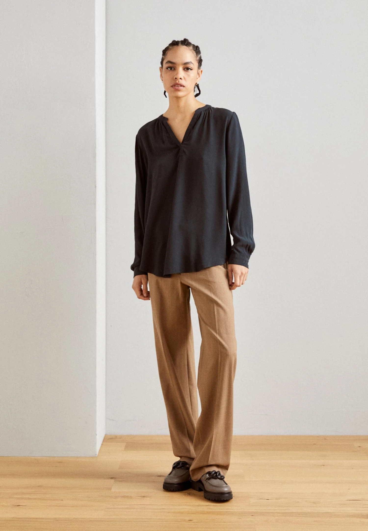 ESPRIT BlouseCamicettaBlack Donna Camicie E Bluse ES121E1SN-Q11 2 ESPRIT BlouseCamicettaBlack Donna Camicie E Bluse ES121E1SN-Q11 - immagine 2