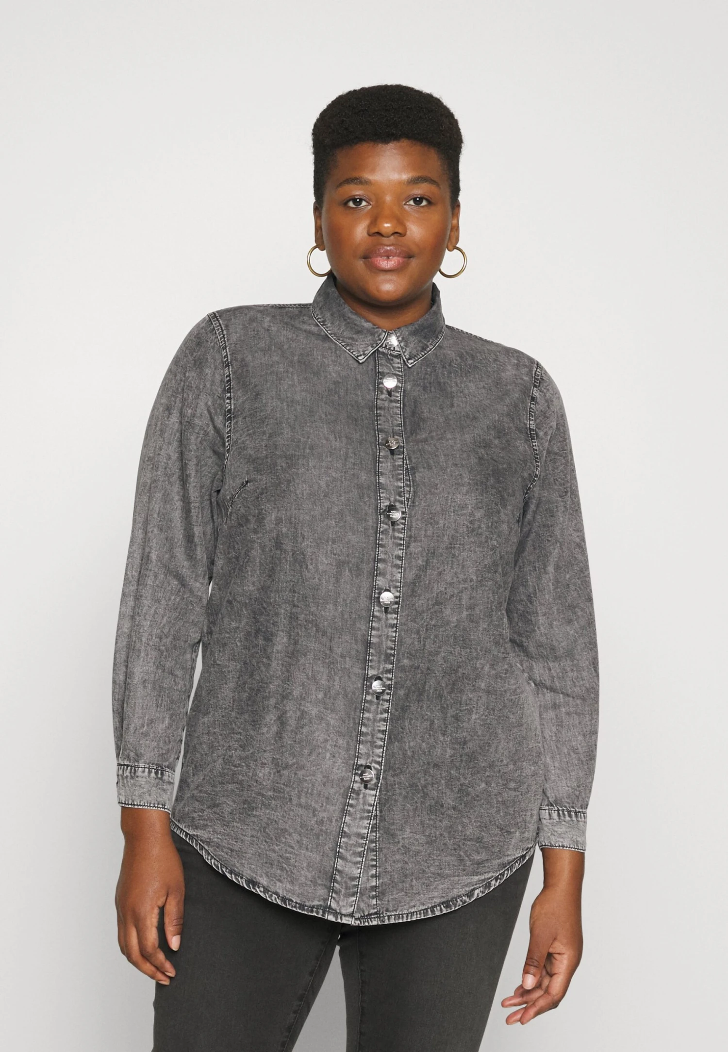 ONLY CARMAKOMA Carlea LifeCamiciaBlack Denim Donna Camicie E Bluse ONA21E0IZ-Q11 1 ONLY CARMAKOMA Carlea LifeCamiciaBlack Denim Donna Camicie E Bluse ONA21E0IZ-Q11