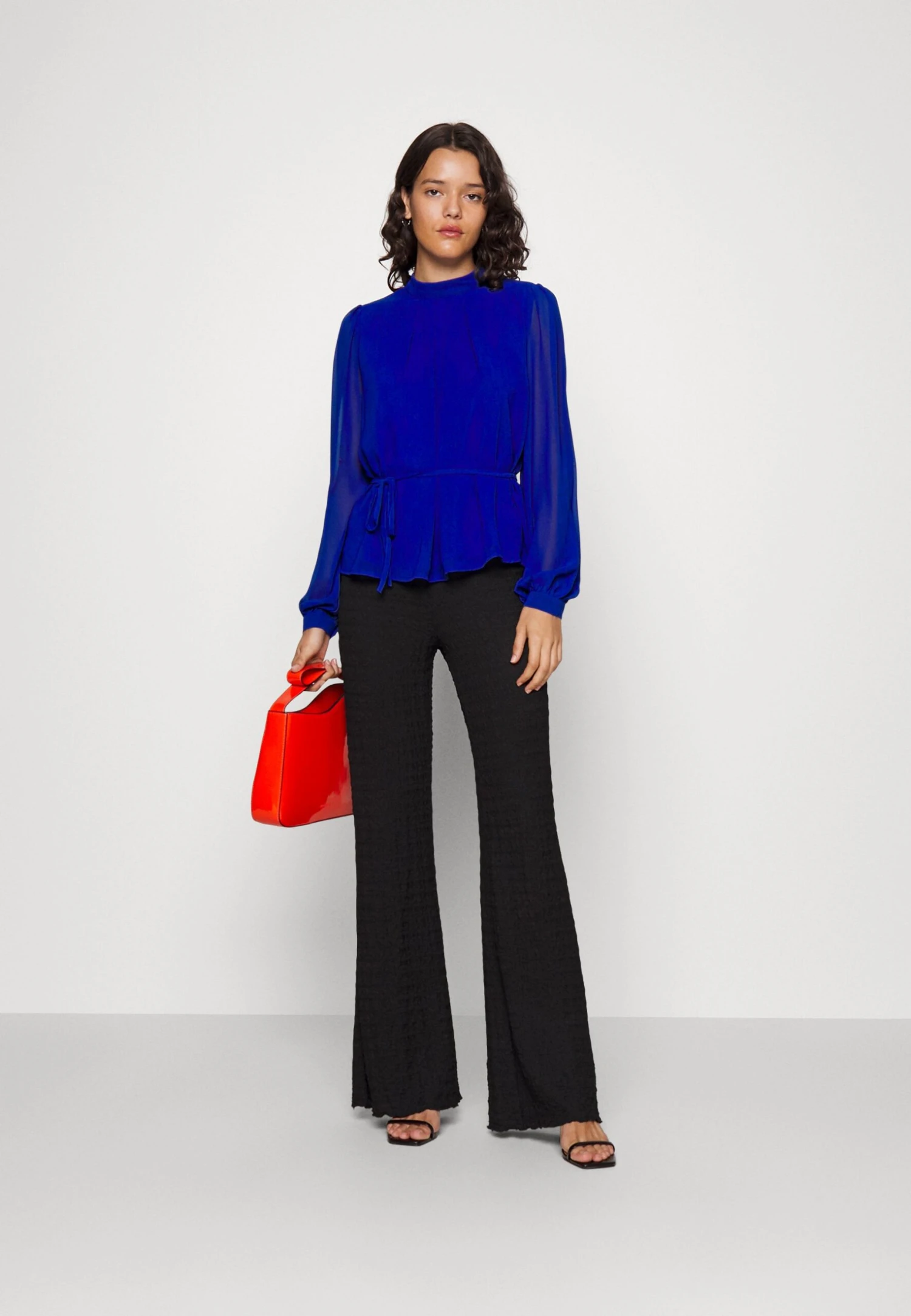 Vila VikarolinaCamicettaMazarine Blue Donna Camicie E Bluse V1021E22F-K11 2 Vila VikarolinaCamicettaMazarine Blue Donna Camicie E Bluse V1021E22F-K11 - immagine 2