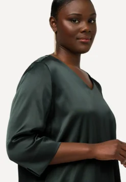 Ulla Popken V-Ausschnitt3/4-ArmCamicettaNachtgrün Donna Camicie E Bluse UP121E29Q-M11 -Vendite Next 82b54cf5aa5d442cad74a9854efaf926 scaled