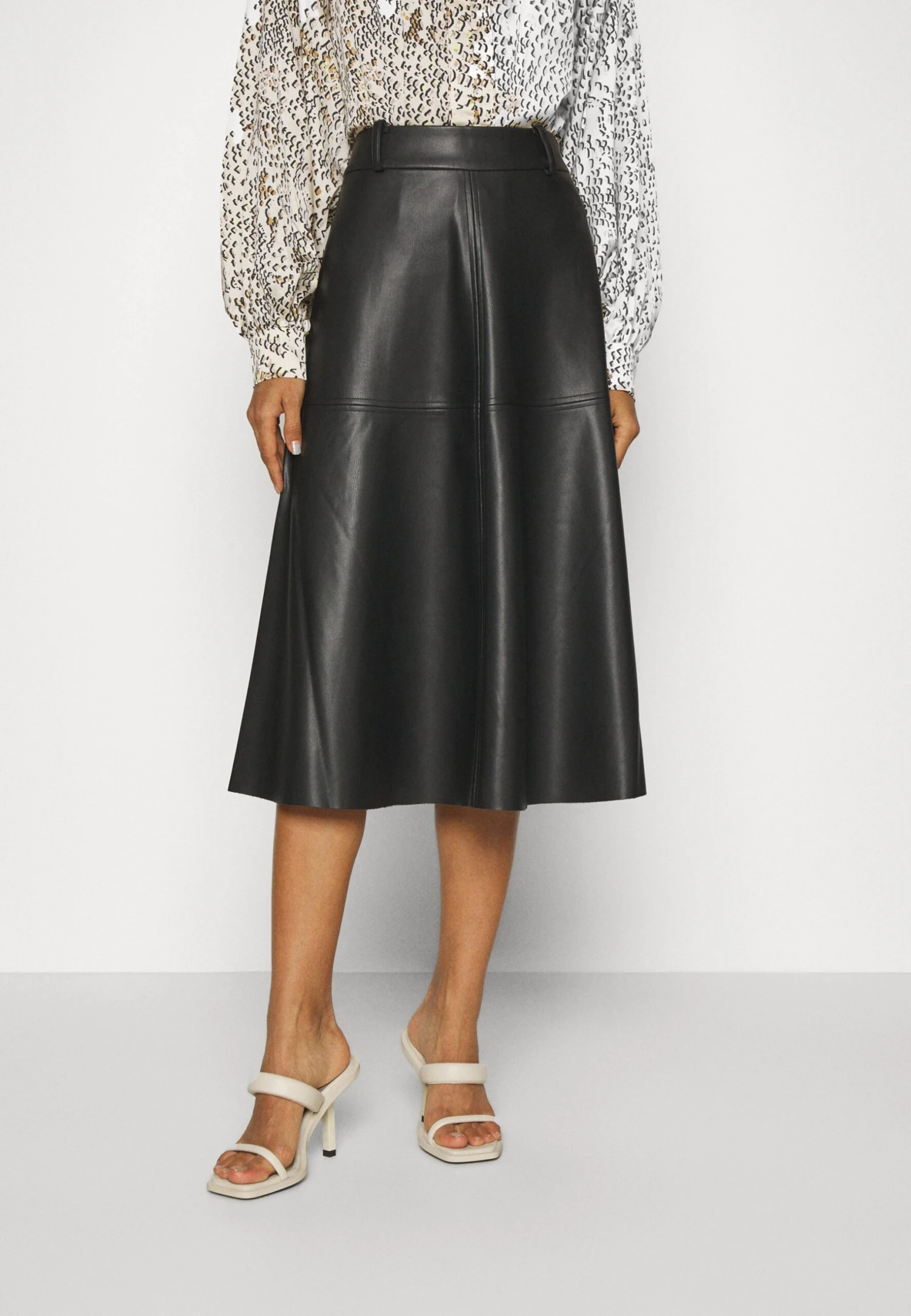 Bruuns Bazaar Vegani Imma SkirtGonna A CampanaBlack Donna Gonne BR321B044-Q11 3 Bruuns Bazaar Vegani Imma SkirtGonna A CampanaBlack Donna Gonne BR321B044-Q11 - immagine 3