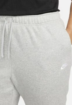 Nike Sportswear Club PantPantaloni SportiviDark Grey Heather White Donna Pantaloni NI121A0KL-C11 8 Nike Sportswear Club PantPantaloni SportiviDark Grey Heather White Donna Pantaloni NI121A0KL-C11 -Vendite Next 900e8c27d55b47e29b1e001a8fa0479f