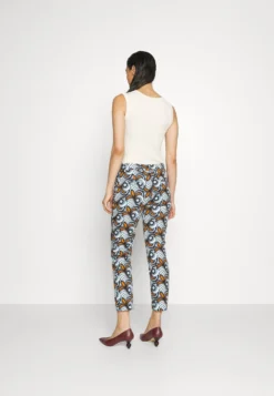 PapyPantaloniCuoio Donna Pantaloni MW721A08E-O11 7 PapyPantaloniCuoio Donna Pantaloni MW721A08E-O11 -Vendite Next 923c99f386ea4a5fa6eb6b46fc0682c5 scaled