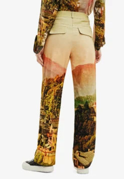 Desigual M Christian Lacroix Straight LandscapePantaloniMulti Coloured Donna Pantaloni DE121A0BR-T11 -Vendite Next 95441976914a4cfd820e2d8581e52248 scaled
