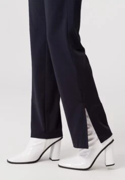 Normale Länge EssentialsPantaloniDeep Sea Donna Pantaloni TU221A01B-K11 9 Normale Länge EssentialsPantaloniDeep Sea Donna Pantaloni TU221A01B-K11 -Vendite Next 9855610c96204629acaa4d6b674648ce