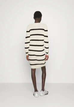 Nmmaysa O-Neck DressAbito In MagliaEggnog/Black Donna Vestiti NOB21C03F-A11 7 Nmmaysa O-Neck DressAbito In MagliaEggnog/Black Donna Vestiti NOB21C03F-A11 -Vendite Next 99e7bea202f74c74a89ec0776a34c8b7