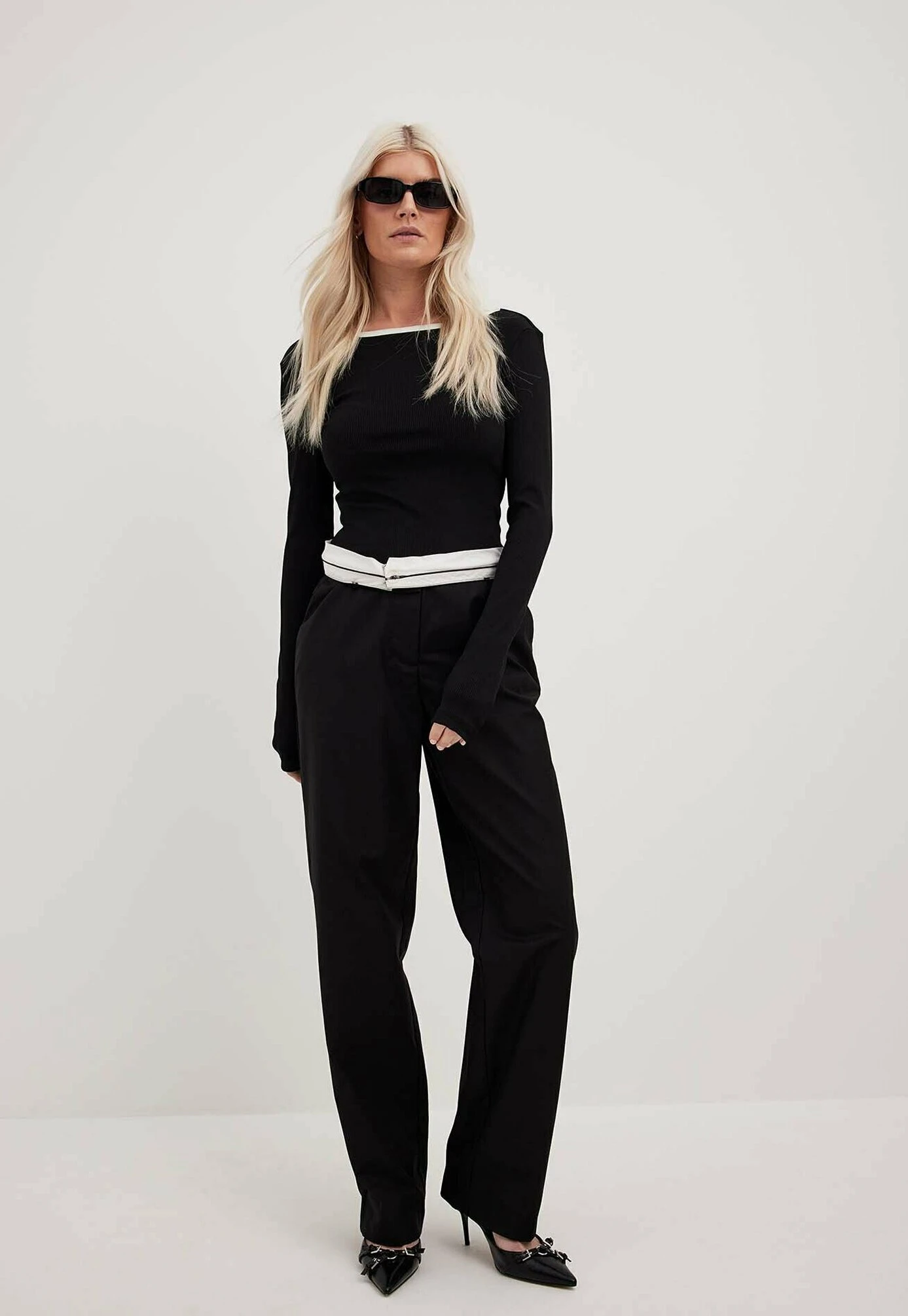 NA-KD Mit Tiefem Rücken Und KontrastbindungMaglietta A Manica LungaBlack White Donna T-shirt E Top NAA21D1B6-Q11 2 NA-KD Mit Tiefem Rücken Und KontrastbindungMaglietta A Manica LungaBlack White Donna T-shirt E Top NAA21D1B6-Q11 - immagine 2