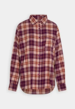 COTTON ON BoyfriendCamiciaCarrie/Soft Berry Donna Camicie E Bluse C1Q21E029-I11 9 COTTON ON BoyfriendCamiciaCarrie/Soft Berry Donna Camicie E Bluse C1Q21E029-I11 -Vendite Next 9e6a100eb2c94c8dbda2db240d85f0a3 scaled