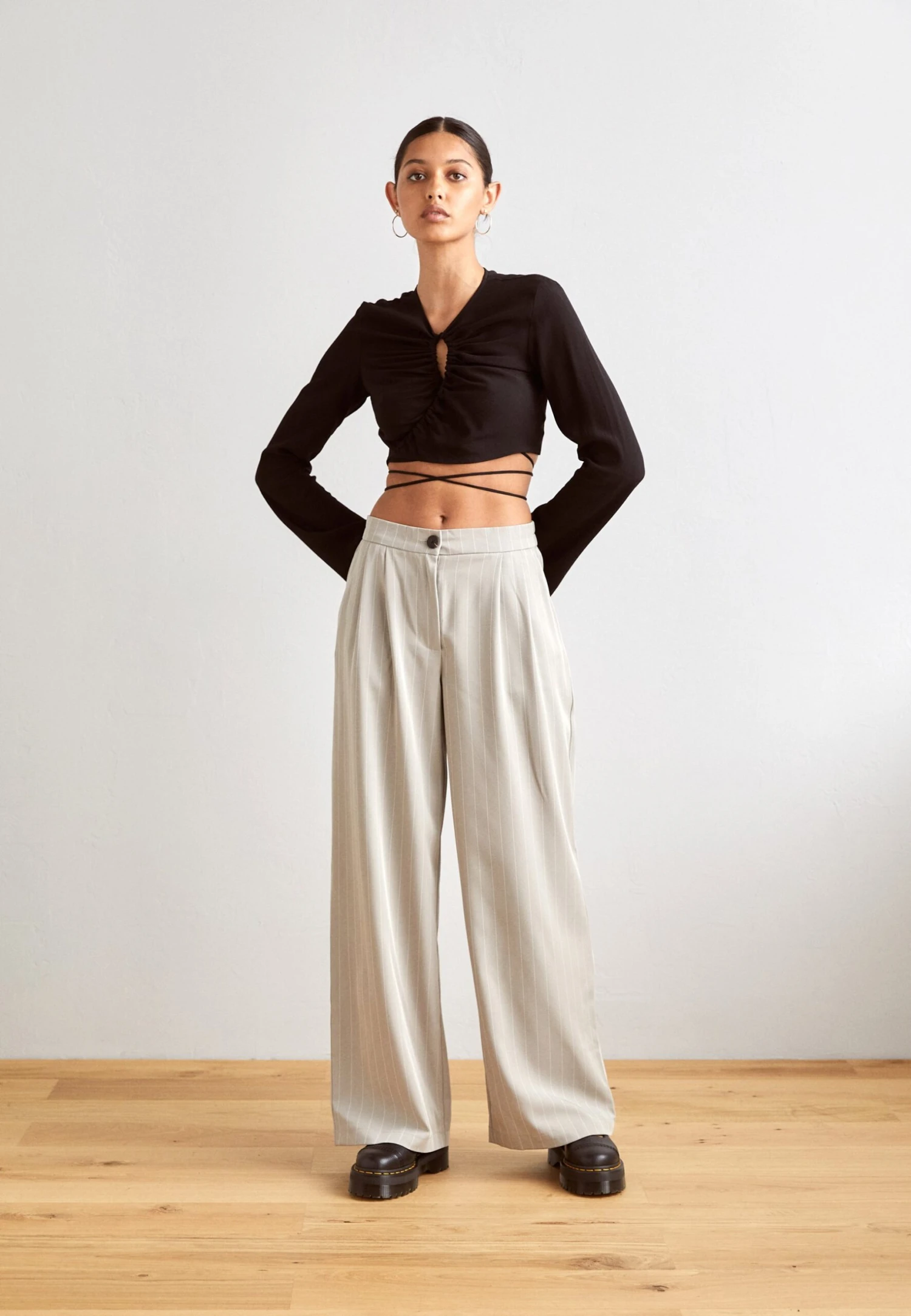 Noisy May Nmvera Wide Leg Pant PantaloniGrey Donna Pantaloni NM321A0DM-C11 2 Noisy May Nmvera Wide Leg Pant PantaloniGrey Donna Pantaloni NM321A0DM-C11 - immagine 2