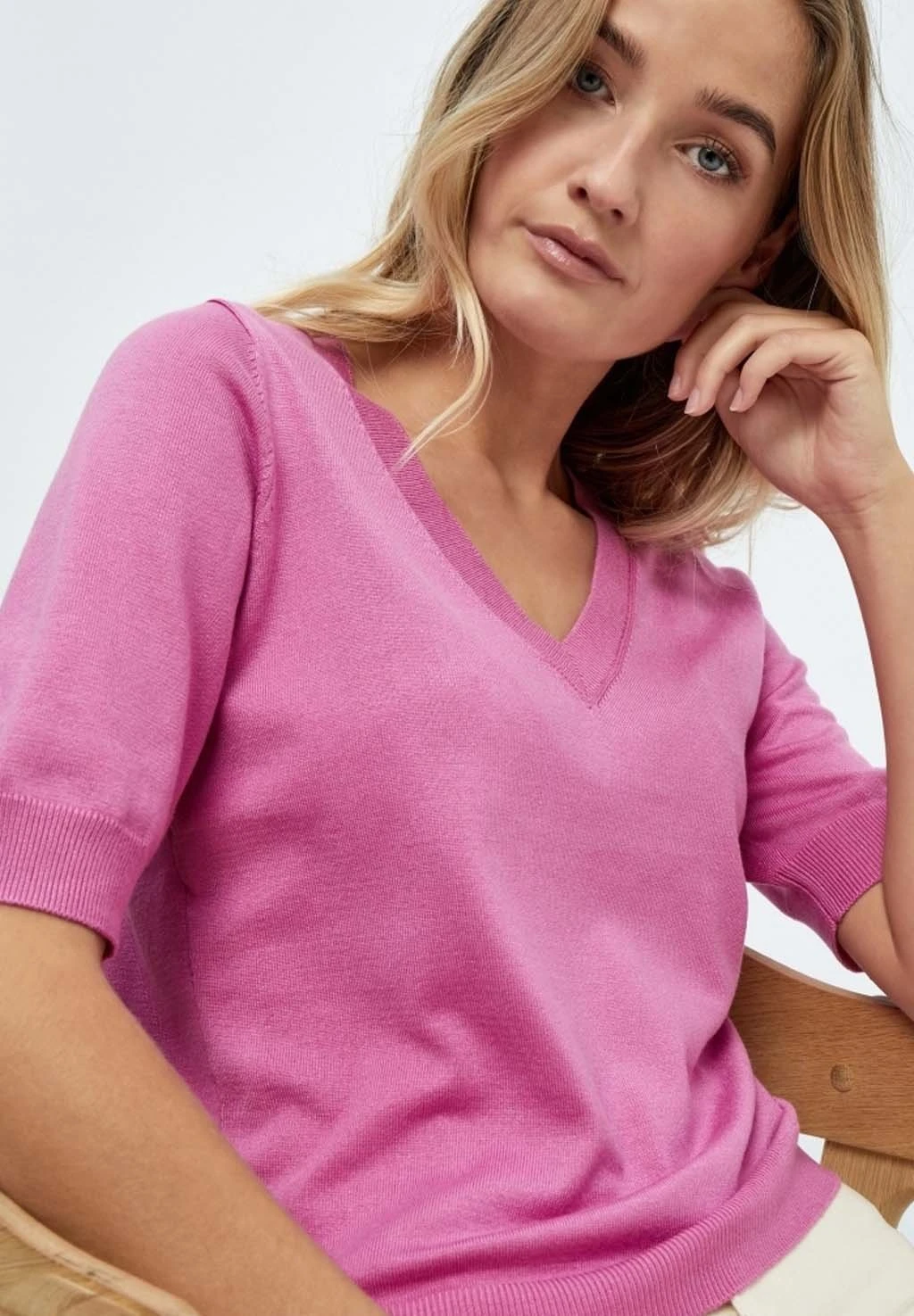 Minus Mimilla V- Neck Knit Tee 1T-Shirt BasicSuper Pink Donna T-shirt E Top M0721D01T-J11 4 Minus Mimilla V- Neck Knit Tee 1T-Shirt BasicSuper Pink Donna T-shirt E Top M0721D01T-J11 - immagine 4