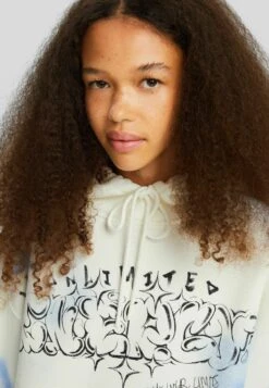BERSHKA Printed Felpa Con CappuccioWhite Donna Felpe BEJ21J0H9-A11 -Vendite Next a598a538734e4fa4a15cd791bc9d8cb7