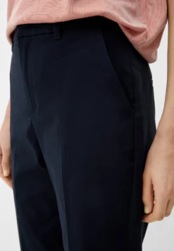 S.Oliver Regular Met Tapered LegChinoNavy Donna Pantaloni SO221A132-K11 11 S.Oliver Regular Met Tapered LegChinoNavy Donna Pantaloni SO221A132-K11 -Vendite Next a8b72e5f28274d99a68f7857934ef780 scaled