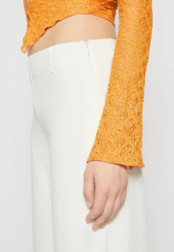 Gina Tricot Trousers - Pantaloni - Tofu -Vendite Next a925ae84f75d4da0a81d37f8698e3839 scaled