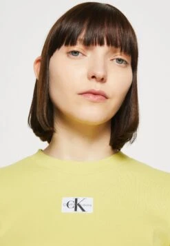 Calvin Klein Jeans Badge Short Sleeve TeeT-Shirt BasicYellow Sand Donna T-shirt E Top C1821D0MK-E11 -Vendite Next a9c885ad7f424ba7950636070fcd9b02