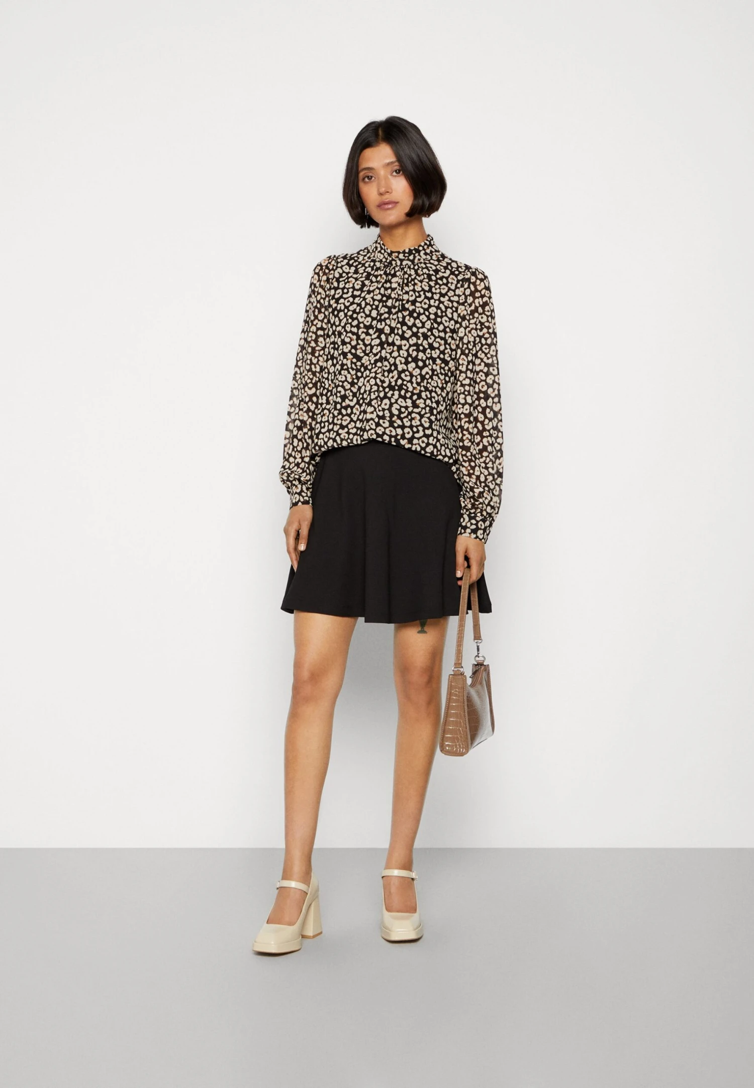 Object Jmila L/S High Neck NoosCamicettaBlack Donna Camicie E Bluse OB121E0M2-Q12 2 Object Jmila L/S High Neck NoosCamicettaBlack Donna Camicie E Bluse OB121E0M2-Q12 - immagine 2