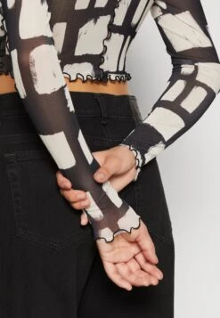 Monki Maglietta A Manica LungaBlack Dark Donna T-shirt E Top MOQ21D09G-Q14 11 Monki Maglietta A Manica LungaBlack Dark Donna T-shirt E Top MOQ21D09G-Q14 -Vendite Next abe96c469e7d45029cb693f154420daf