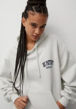 PULL & BEAR Printed- Felpa Con Cappuccio - White 12 PULL & BEAR Printed- Felpa Con Cappuccio - White -Vendite Next af13b50944ce49b1828c29562924baa3