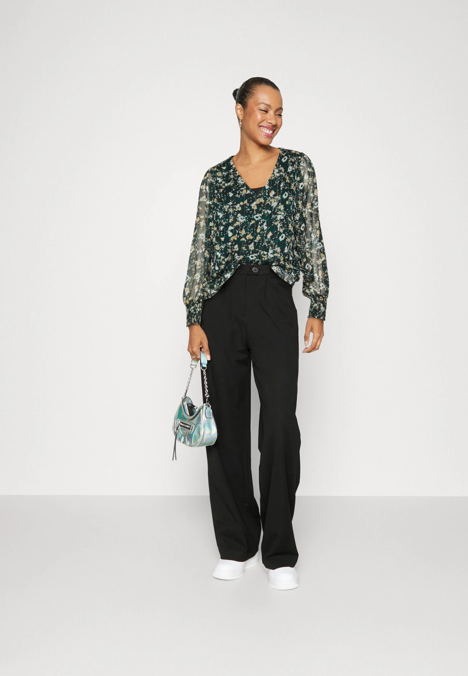 Vila Vifalia CamicettaPonderosa Pine Aop:Ala Donna Camicie E Bluse V1021E2J8-M11 2 Vila Vifalia CamicettaPonderosa Pine Aop:Ala Donna Camicie E Bluse V1021E2J8-M11 - immagine 2