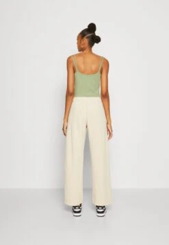 Nike Sportswear Bodysuit CamiTopOil Green/Black Donna T-shirt E Top NI121D0TH-M11 8 Nike Sportswear Bodysuit CamiTopOil Green/Black Donna T-shirt E Top NI121D0TH-M11 -Vendite Next b155e70181cc404999499659bdb230c9