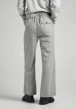 Pepe Jeans Pleat Front Romy PantPantaloniMulti Donna Pantaloni PE121A0NK-C11 10 Pepe Jeans Pleat Front Romy PantPantaloniMulti Donna Pantaloni PE121A0NK-C11 -Vendite Next b164702aa50f447e86d6f9c7a5f9478a