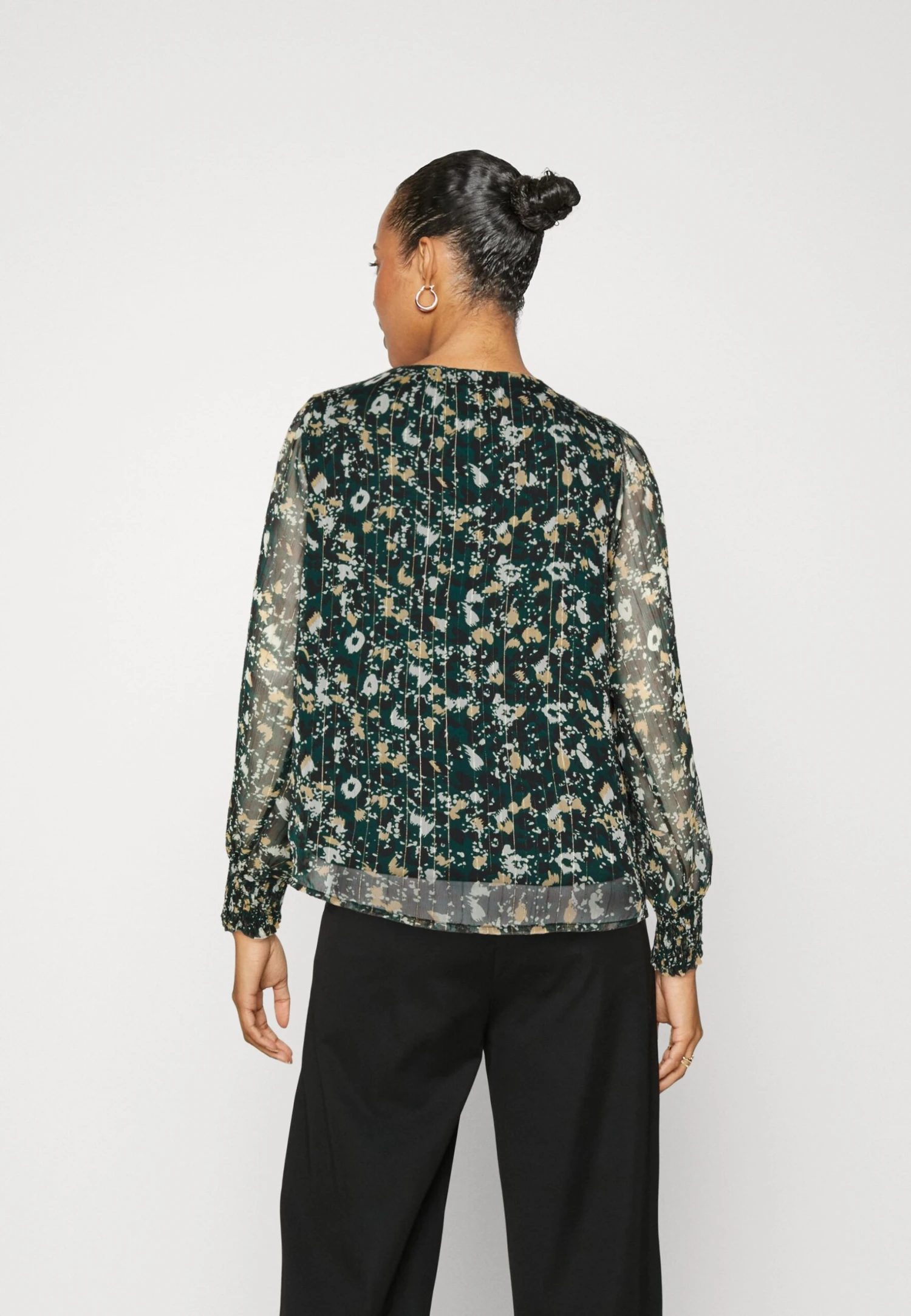 Vila Vifalia CamicettaPonderosa Pine Aop:Ala Donna Camicie E Bluse V1021E2J8-M11 3 Vila Vifalia CamicettaPonderosa Pine Aop:Ala Donna Camicie E Bluse V1021E2J8-M11 - immagine 3