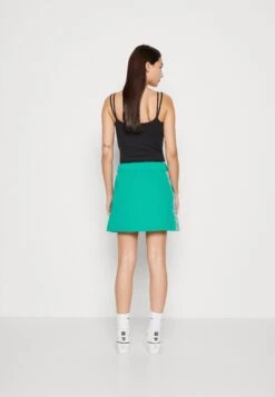 Nike Sportswear Track SkirtMinigonnaMalachite Donna Gonne NI121B01F-M11 8 Nike Sportswear Track SkirtMinigonnaMalachite Donna Gonne NI121B01F-M11 -Vendite Next b5b01c9df05343be90135b611e26078a