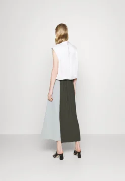 Max Mara Leisure FootingGonna A CampanaVerde Salvia Donna Gonne M1X21B017-B11 -Vendite Next b8173d40173c47a6a78544ea432c6eb2 scaled