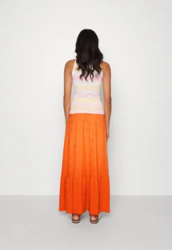 COLOURFUL REBEL Yui Broderie Maxi SkirtGonna LungaBright Orange Donna Gonne C5J21B00U-H11 -Vendite Next b872ca8b0df349e9a18ecb88c80e72c7 scaled