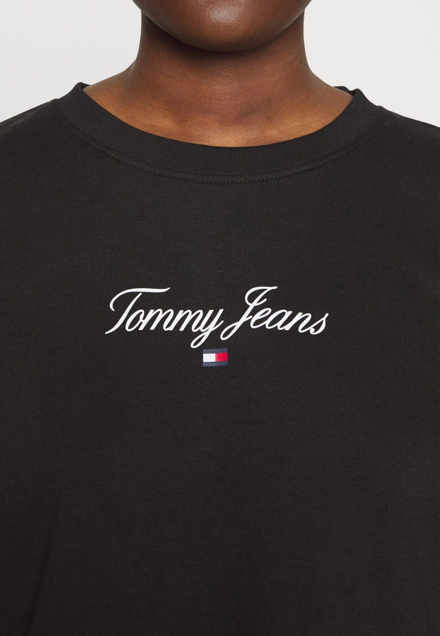 Tommy Jeans Curve Essential Logo CrewFelpaBlack Donna Felpe T2C21J00Z-Q11 5 Tommy Jeans Curve Essential Logo CrewFelpaBlack Donna Felpe T2C21J00Z-Q11 - immagine 5