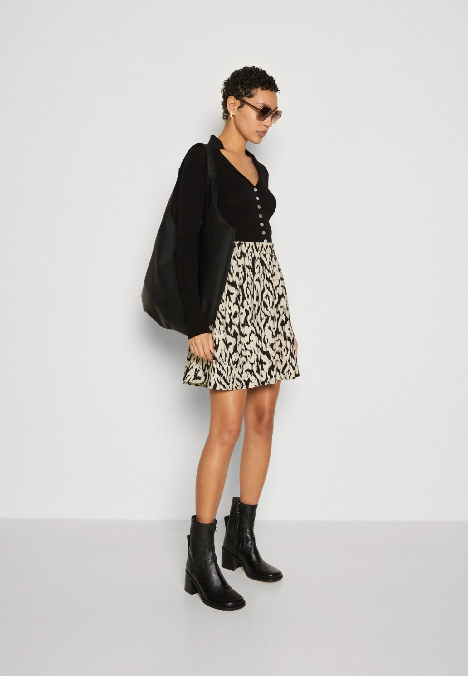 MOSS COPENHAGEN Vlora Skirt - Gonna A Campana - Cement Stroke 2 MOSS COPENHAGEN Vlora Skirt - Gonna A Campana - Cement Stroke - immagine 2