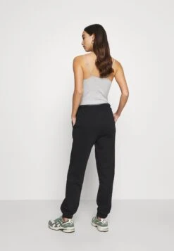 Pieces Pcchilli Hw Noos BcPantaloni SportiviBlack Donna Pantaloni PE321A0AL-Q11 7 Pieces Pcchilli Hw Noos BcPantaloni SportiviBlack Donna Pantaloni PE321A0AL-Q11 -Vendite Next c94ed191f5454f40aca5ad0aa264414b