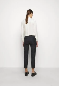 MAX & Co. MonopoliPantaloniChina Blue Pattern Donna Pantaloni MQ921A04D-K12 -Vendite Next ca281ee847a845e38fa2886a8ad628ef