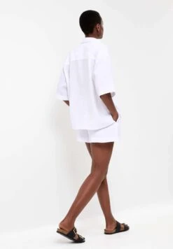 Oysho CamiciaWhite Donna Camicie E Bluse OY121E06J-A11 10 Oysho CamiciaWhite Donna Camicie E Bluse OY121E06J-A11 -Vendite Next ccfb2490fdfc47ae9f3df775cf2d4e82