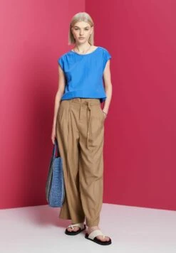 ESPRIT CamicettaBright Blue Donna Camicie E Bluse ES121D2JC-K11 -Vendite Next cf638d94ecab43a09dace995727dca6b