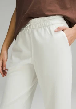 Lululemon Softstreme High-Rise Straight-Leg CropPantaloni SportiviBone Donna Pantaloni LLS41E016-A11 -Vendite Next d06252174ee0420f85c7b5efa1ead80d scaled