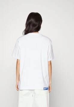Karl Lagerfeld Jeans Regular Logo TeeT-Shirt Con StampaWhite Donna T-shirt E Top K3W21D00B-A11 8 Karl Lagerfeld Jeans Regular Logo TeeT-Shirt Con StampaWhite Donna T-shirt E Top K3W21D00B-A11 -Vendite Next d21dfa87602f46e2b5695c19df1374f4