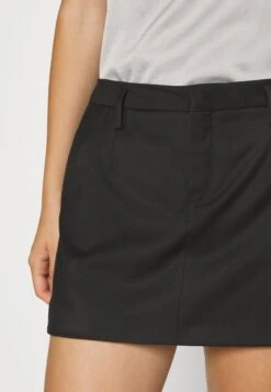 DRYKORN JeffaGonna A CampanaBlack Donna Gonne DR221B036-Q11 -Vendite Next d26af366e2394af0bdf43e40cbed1d2f