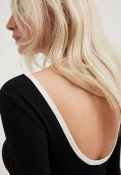 NA-KD Mit Tiefem Rücken Und KontrastbindungMaglietta A Manica LungaBlack White Donna T-shirt E Top NAA21D1B6-Q11 7 NA-KD Mit Tiefem Rücken Und KontrastbindungMaglietta A Manica LungaBlack White Donna T-shirt E Top NAA21D1B6-Q11 -Vendite Next d412080a7c204f8c9fad3200f1b920cf