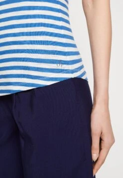 Marc O'Polo Short Sleeve V NeckT-Shirt Con StampaMulti/Summer Sky Donna T-shirt E Top MA321D1F7-K11 -Vendite Next d5dffc3fc4bb4704804c02881d8379a3