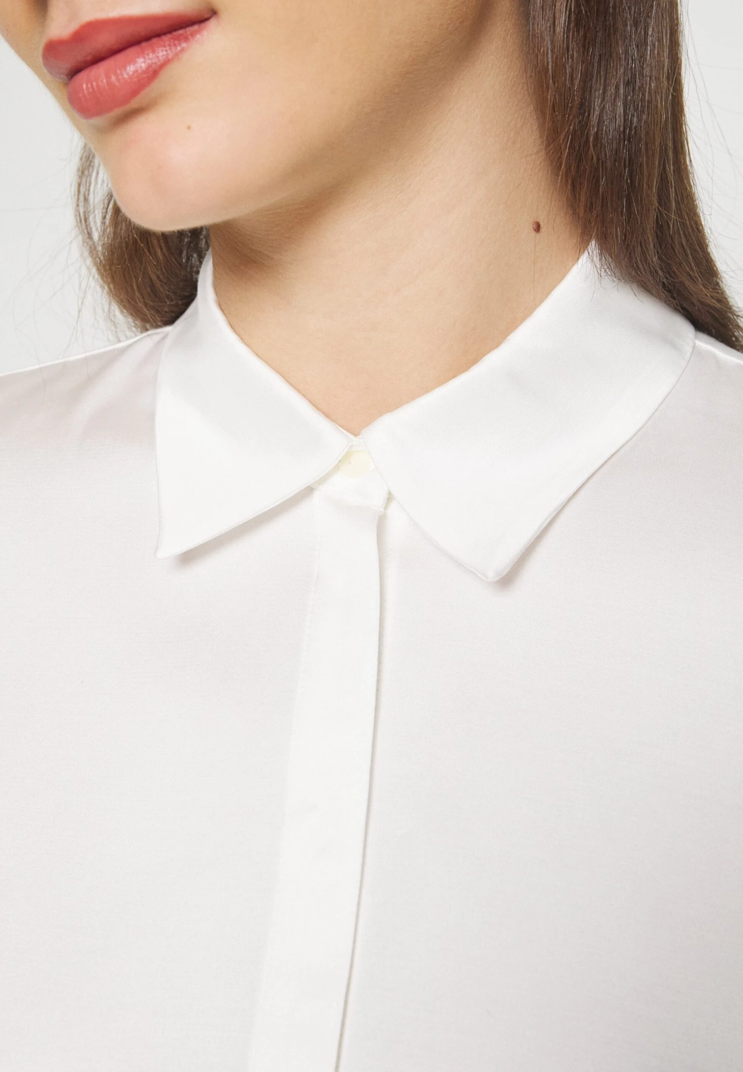 ESPRIT Viscose Sateen BlouseCamiciaOff White Donna Camicie E Bluse ES121E1SO-A11 8 ESPRIT Viscose Sateen BlouseCamiciaOff White Donna Camicie E Bluse ES121E1SO-A11 - immagine 8